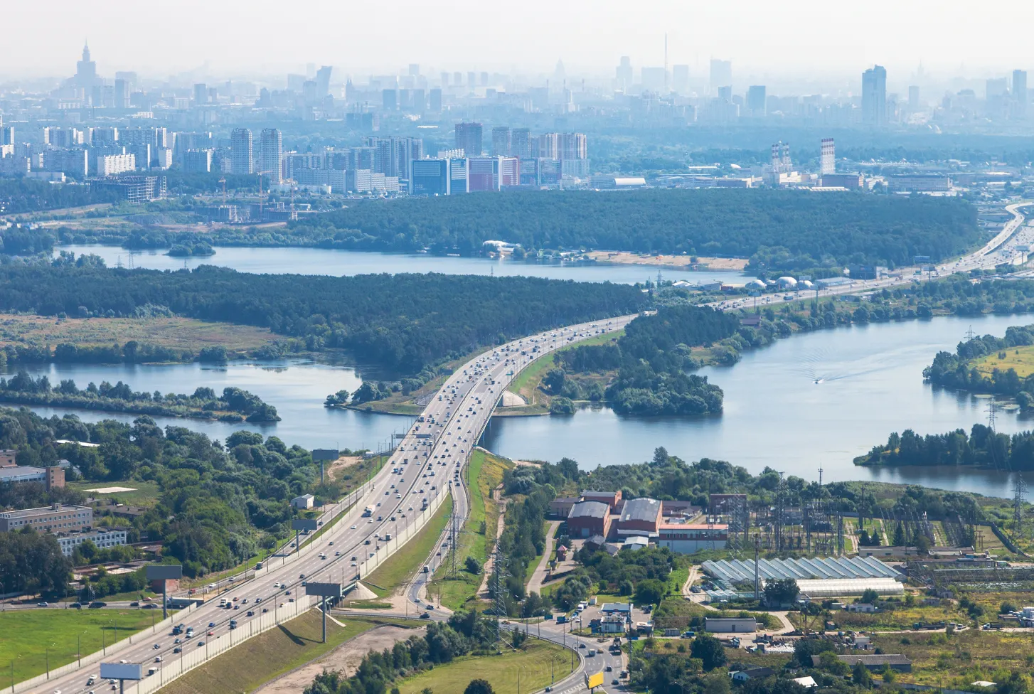 Экологически чистый район Строгино с развитой спортивной инфраструктурой у воды