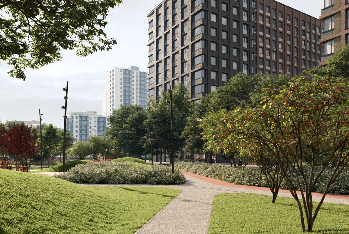 Дворы без машин в баланс, где цветущие кустарники и плавные дорожки ведут взгляд от зелени к устремленным ввысь корпусам