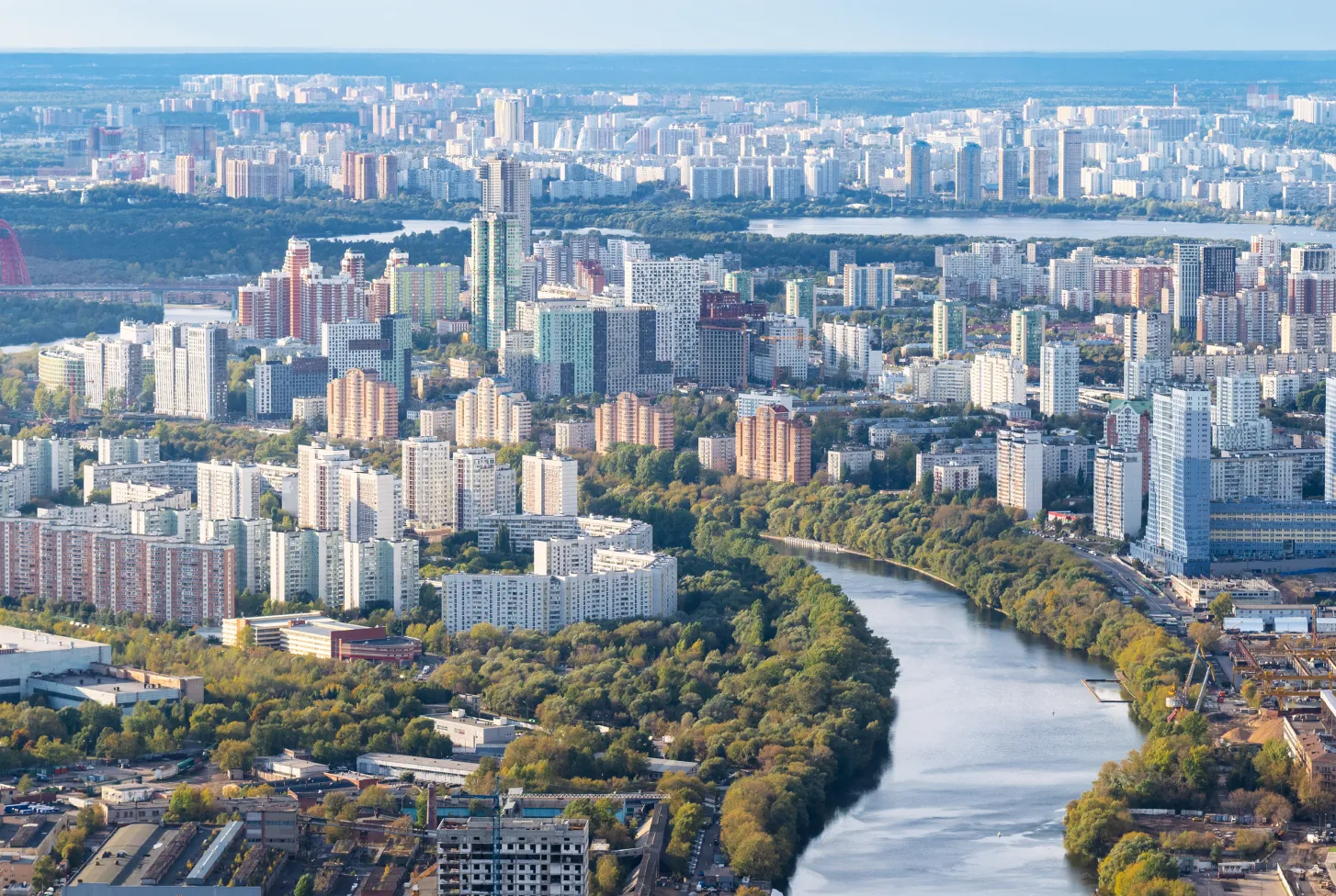 Низкоплотная застройка Хорошево-Мневников среди обширных зеленых зон и экологически чистых территорий